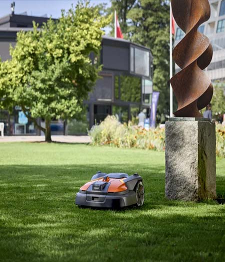 Husqvarna Automower AM560 EPOS in Action